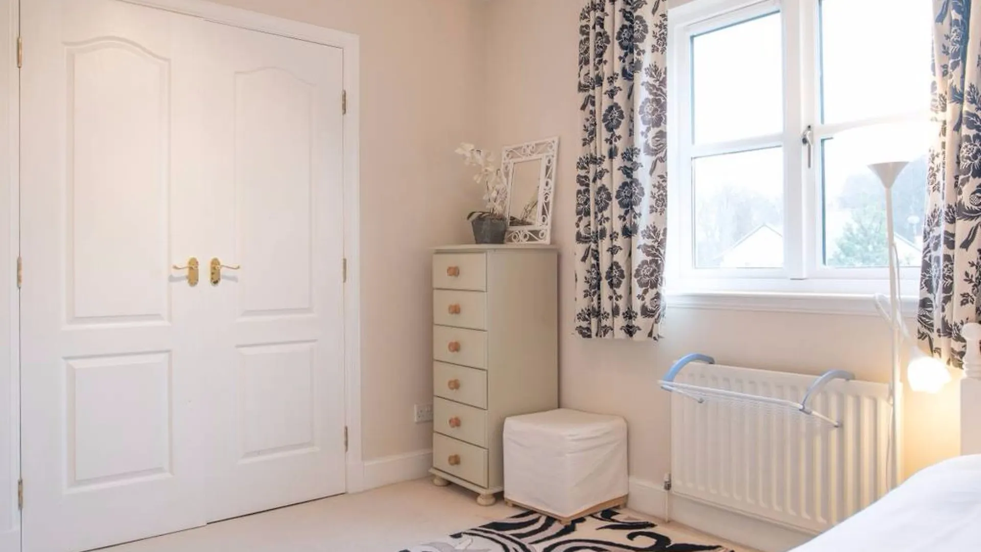 5 Bedroom House With Free Parking Edinburgh 0*,